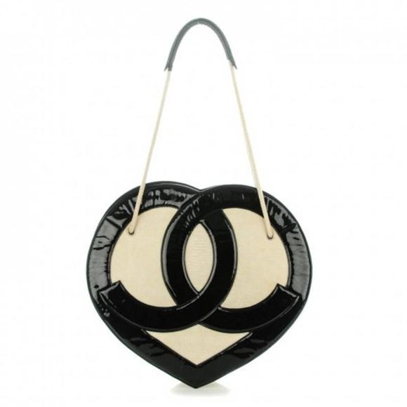 โโ CHANEL 09C Heart Bag CC Patent Terry Ocean Drive Shoulder Handbag Black/White - Picture 16 of 16